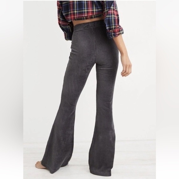 NWT Aerie Groove-On Ribbed Velour Flare Pants Charcoal Grey women’s size L - Picture 7 of 10